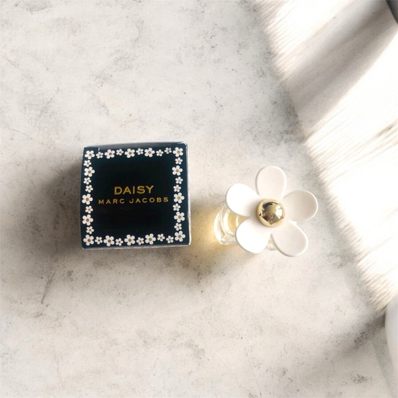 NIB! Daisy By Marc Jacobs-E D T 4ML/.13OZ MINI - Picture 4 of 4
